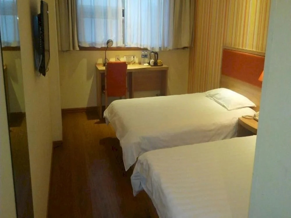 Home Inn (Xianyang Airport Weicheng District Dongfeng Road)