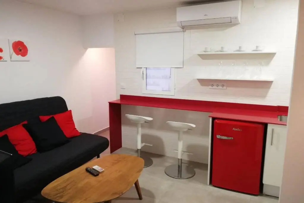 M1 Cool Loft 1 min walk to metro 15 min center by metro