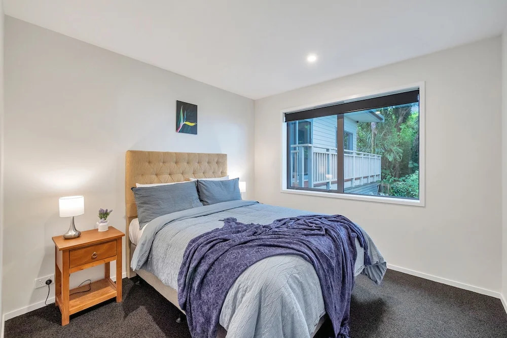 Spectacular Hilltop Retreat near Piha