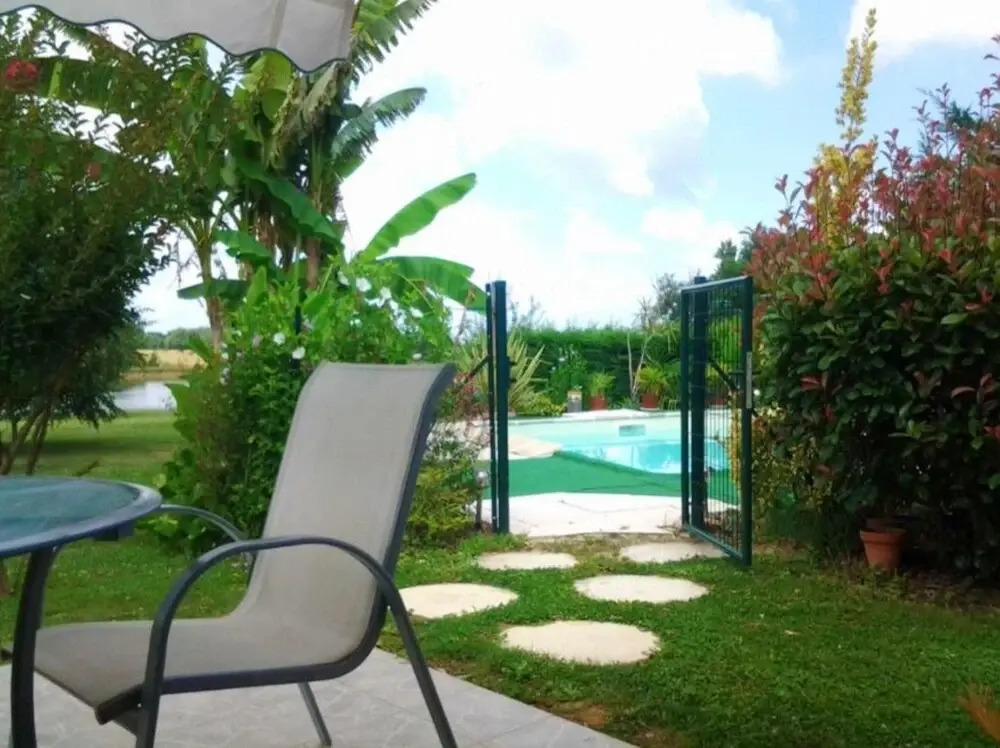 Villa With 3 Bedrooms In Lavergne, With Wonderful Lake View, Private Pool, Furnished Garden - 186 Km From The Beach