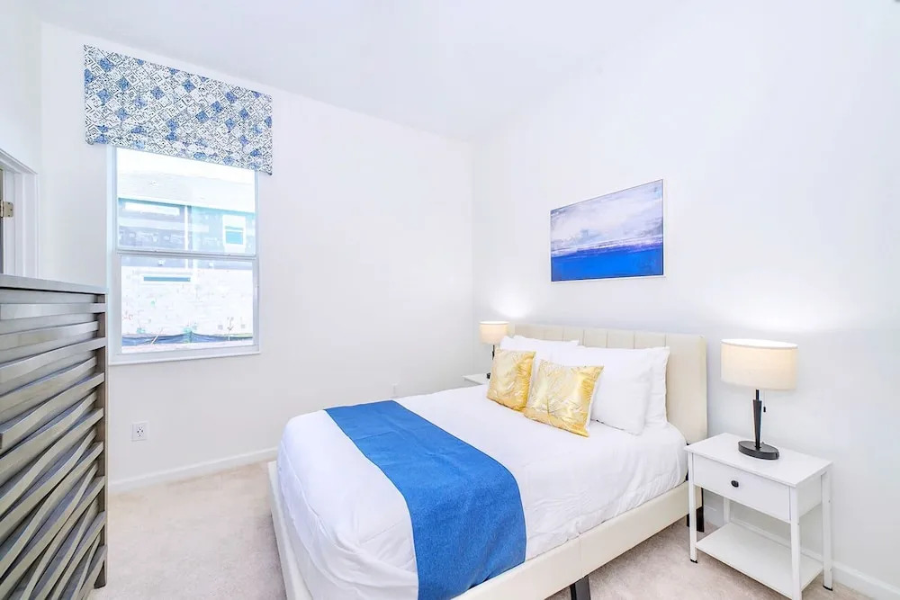 Upstay Mansion w Cinema Games Pool- Sleeps 26