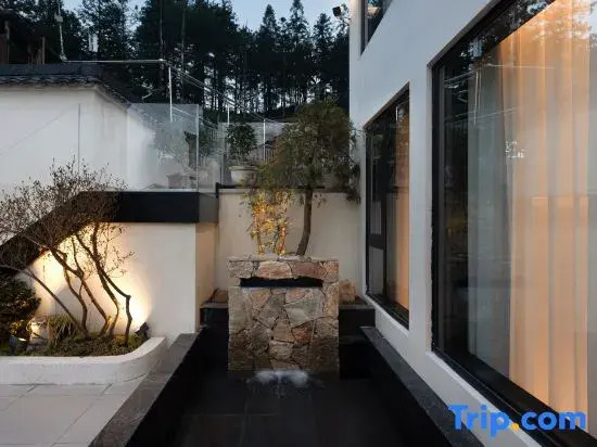 Xinzhu Shiercheng Homestay (Jiuhua Mountain Roushen Baodian)
