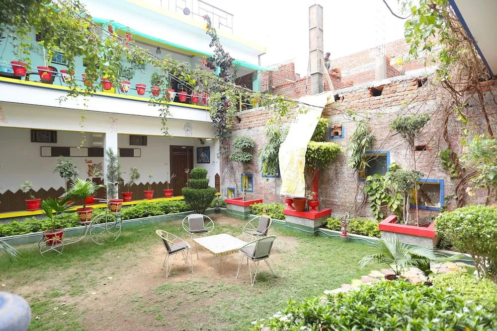 Oyo 33349 Budha Palace