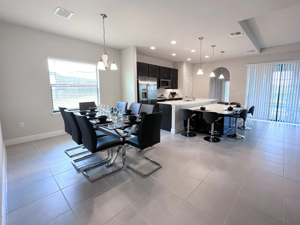 Balmoral Resort-200kb 6 Bedroom Home by RedAwning