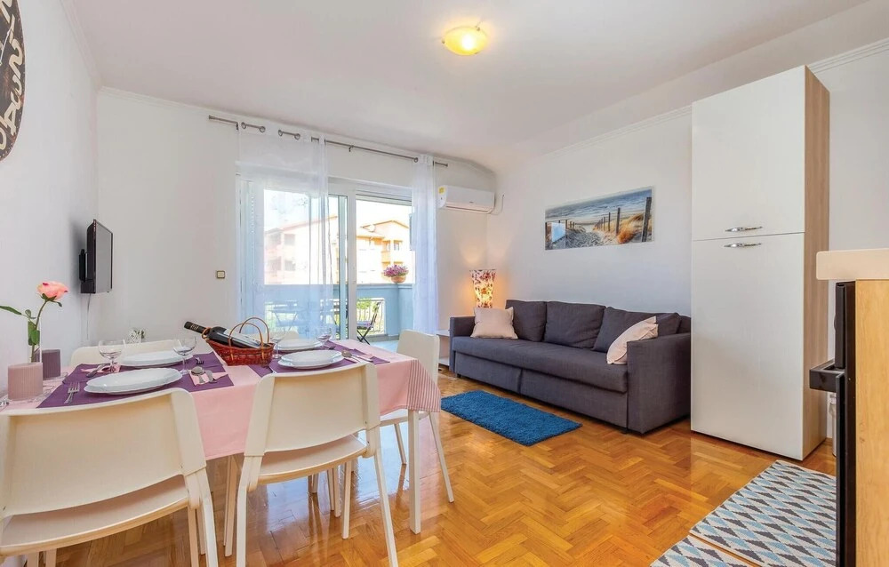 Beautiful Apartment in Crikvenica With Wifi and 2 Bedrooms