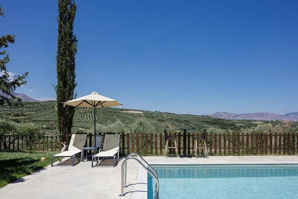 MariAndry Villa, Secluded Retreat with Pool, BBQ & HotTub, By ThinkVilla
