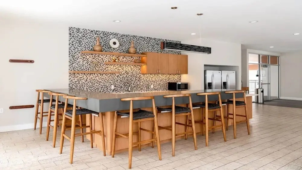 Bold CozySuites w/pool, gym, roof #10