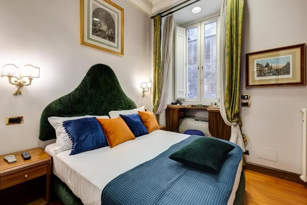 Pantheon Antique Suite
