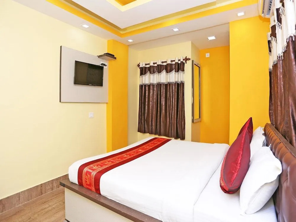OYO 9975 Hotel Asmeet