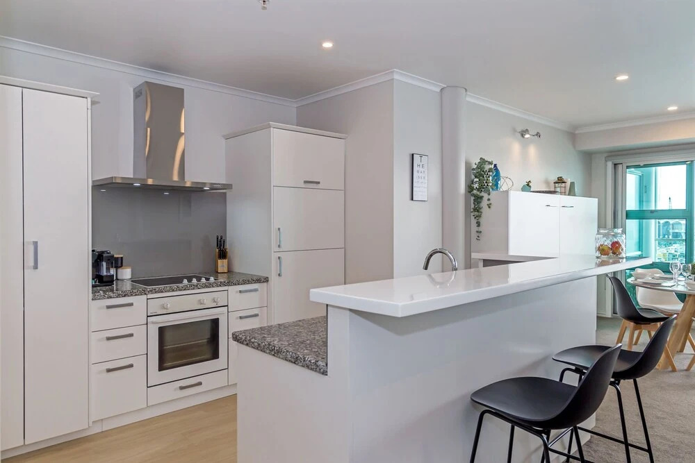QV Elegant Modern Apt with Waterview 982