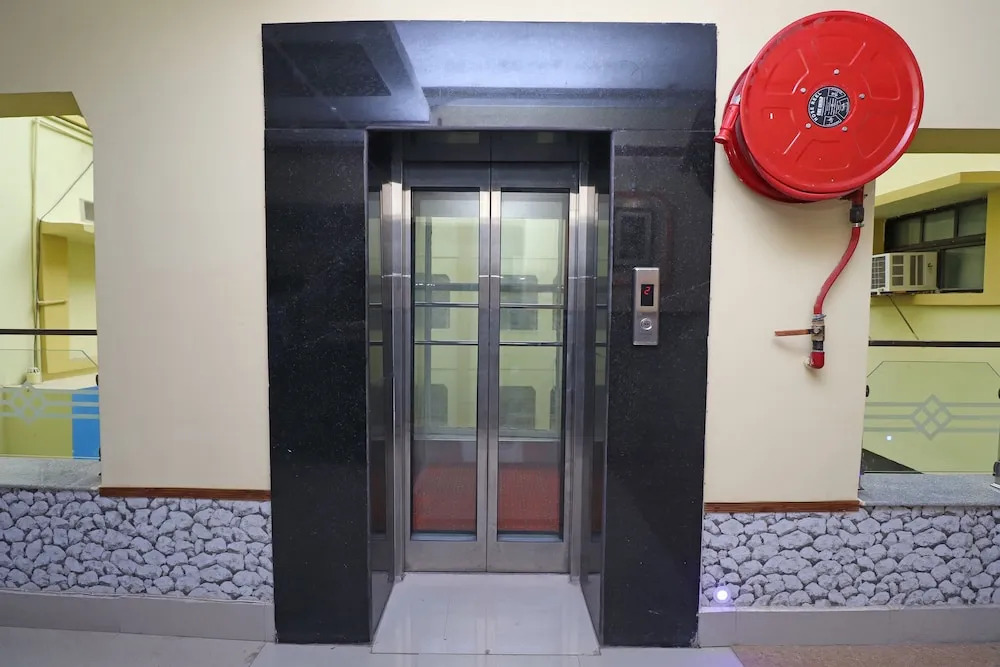Capital O 30565 Pabitra Royal Regency