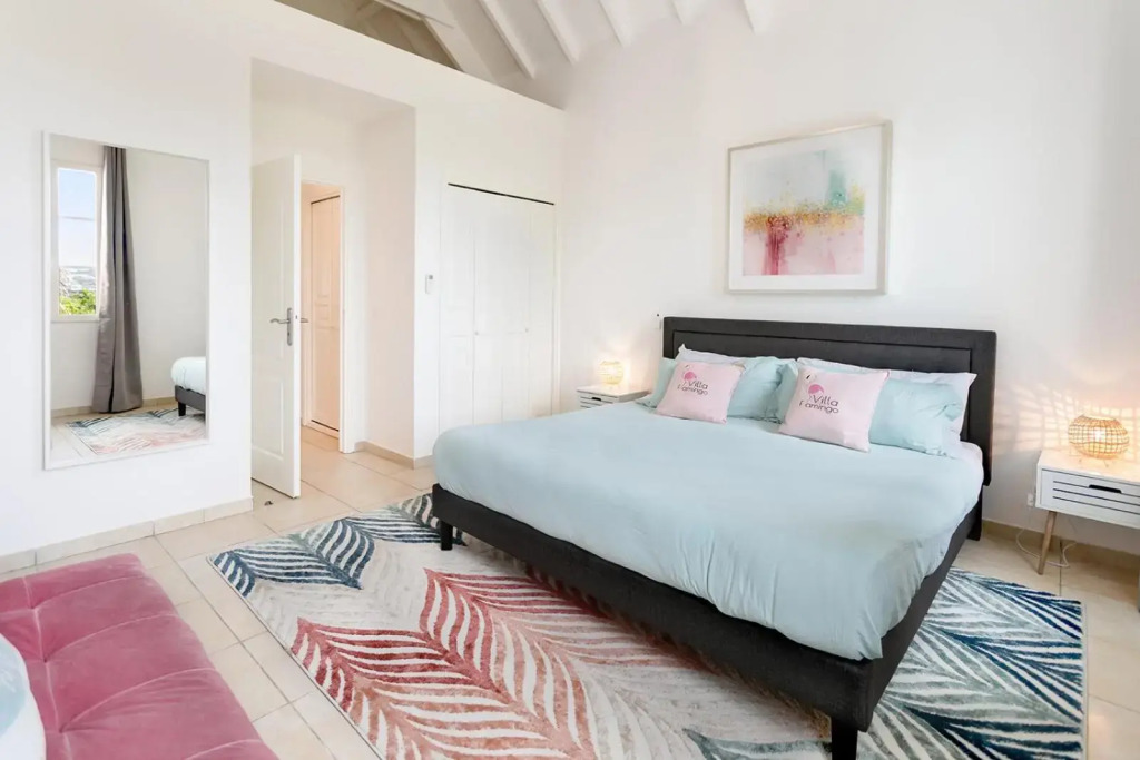 VILLA FLAMINGO, Beautiful 2 bedroom house - 1 min from the beach