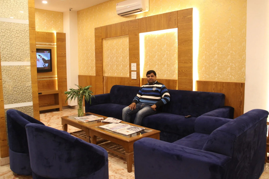 Hotel Golden Oasis - 5 Minute Walk from New Delhi Railway Station