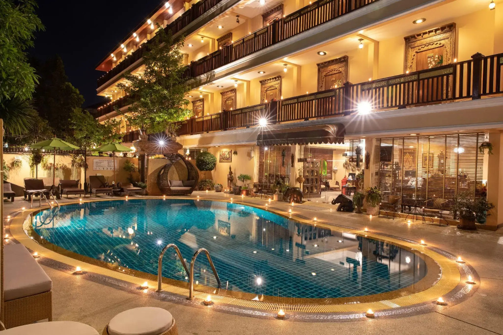 At Chiang Mai Hotel