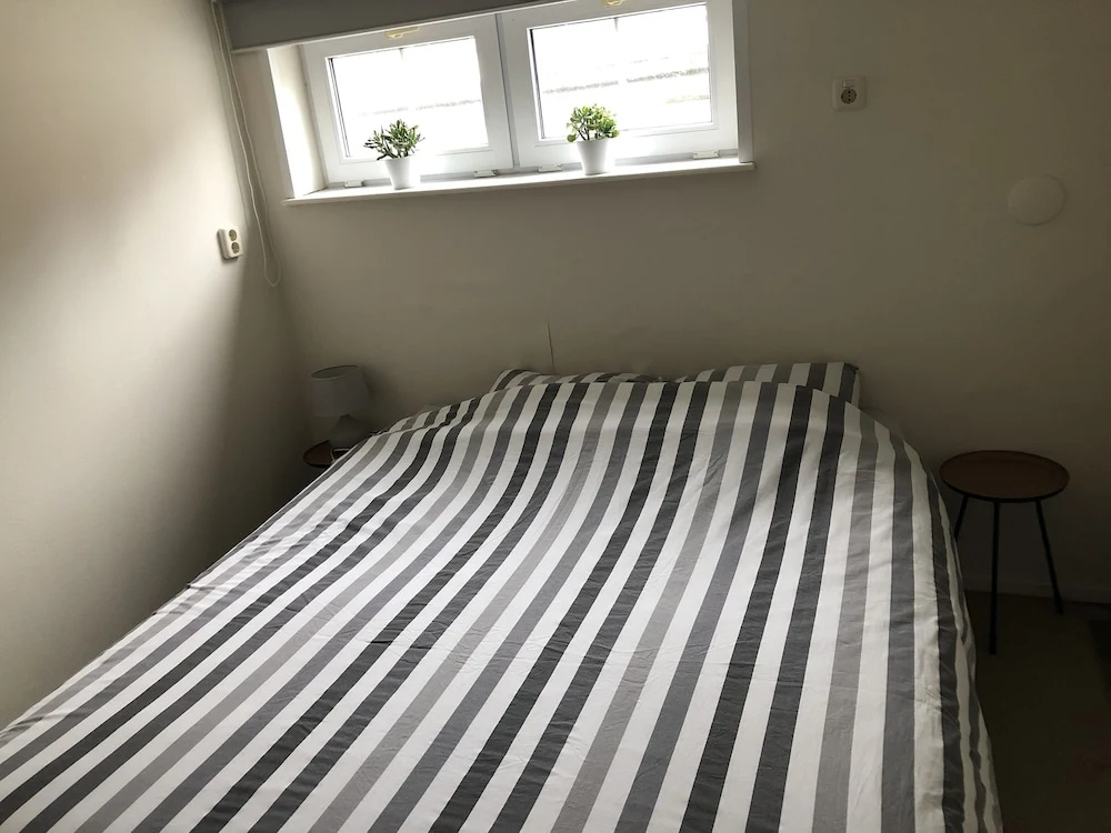 Slapen in eigentijds woonboot hotel