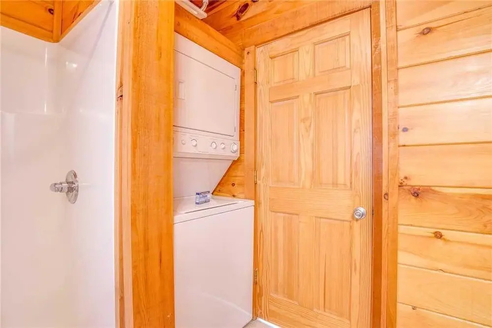 Dream Catcher II 1 Bedroom Home with Hot Tub