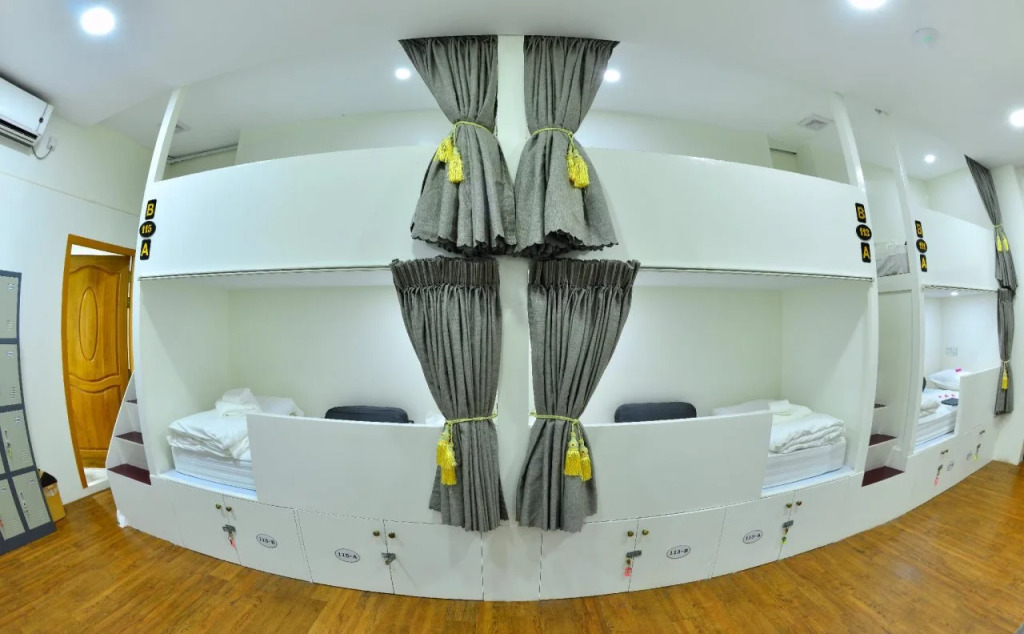 Backpacker Hostel - Adults Only