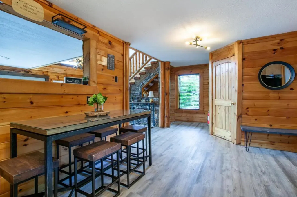 Falcons Lodge - Mtn View Hot Tub and Pool Table