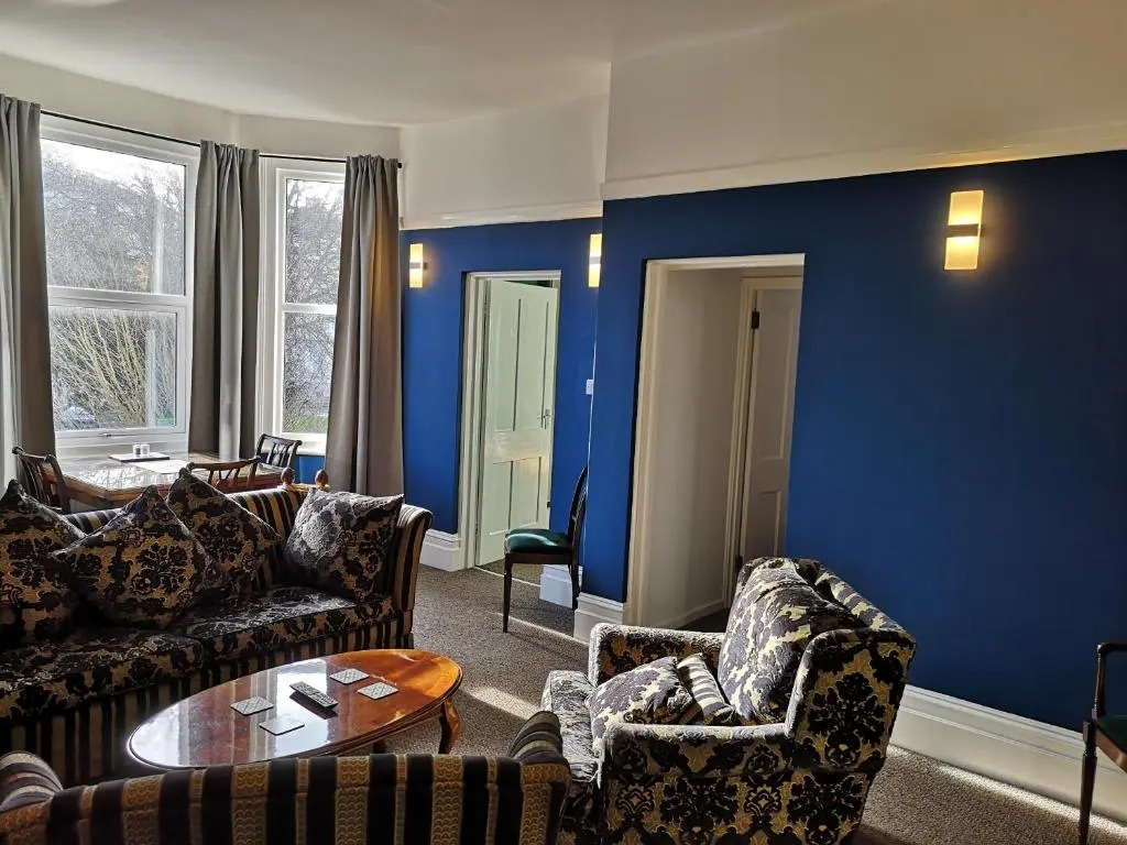 2 Bedroom Apartment at Kent Escapes Short Lets & Serviced Accommodation Kent, Bouverie Escape Folkestone with Wifi