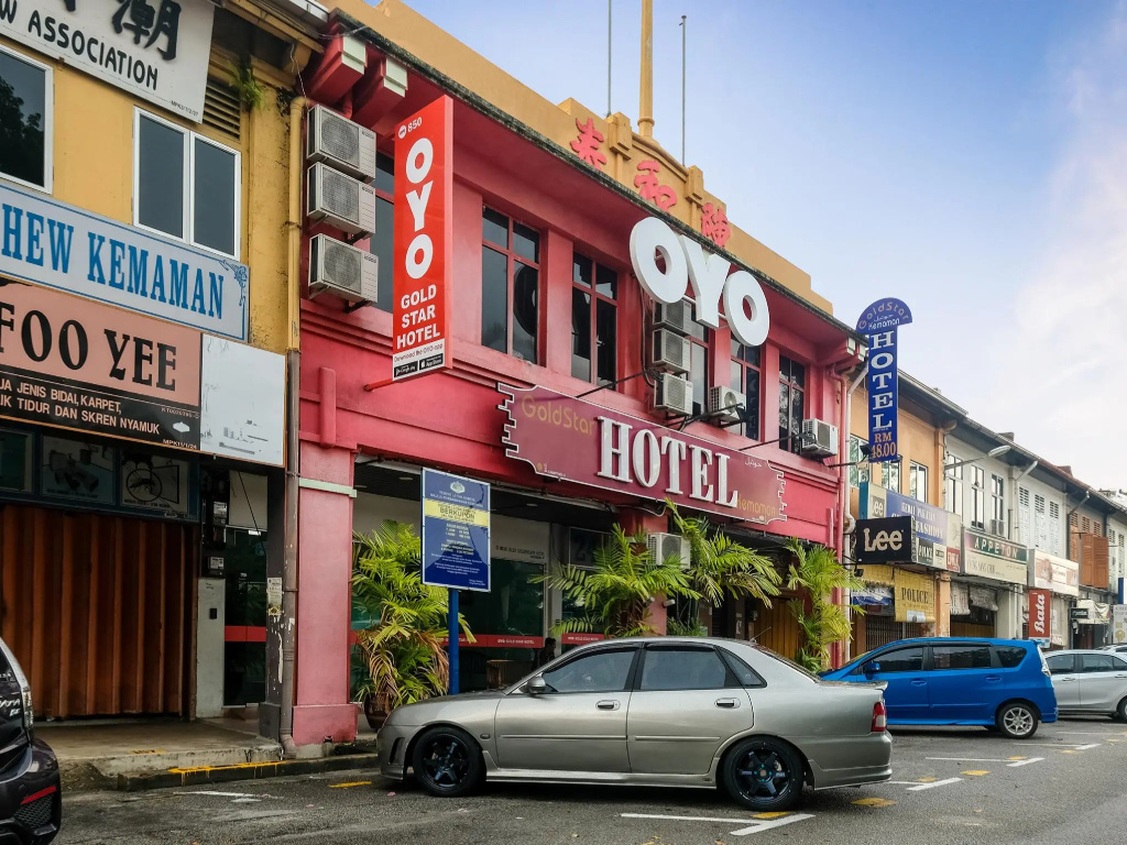 OYO 850 Gold Star Hotel
