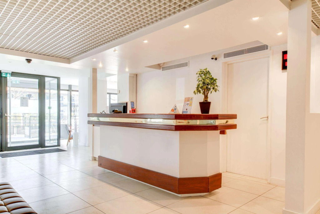 Brit Hotel Porte dEspagne