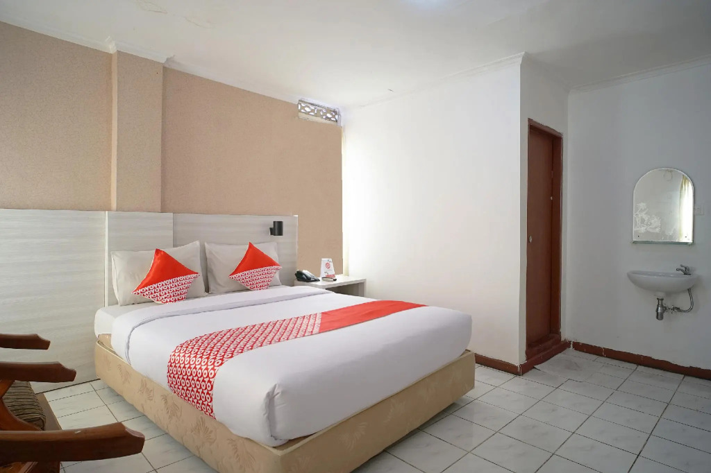 Capital O 2885 Hemra Hotel
