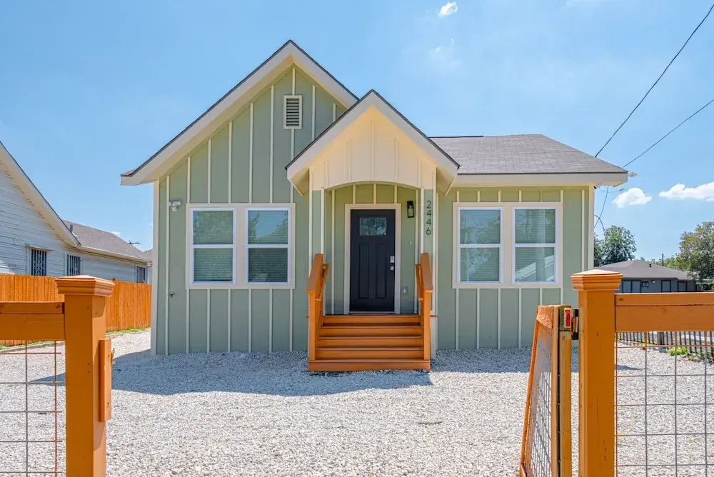 Generous 5BR 3BA Haven Close to Alamo Riverwalk