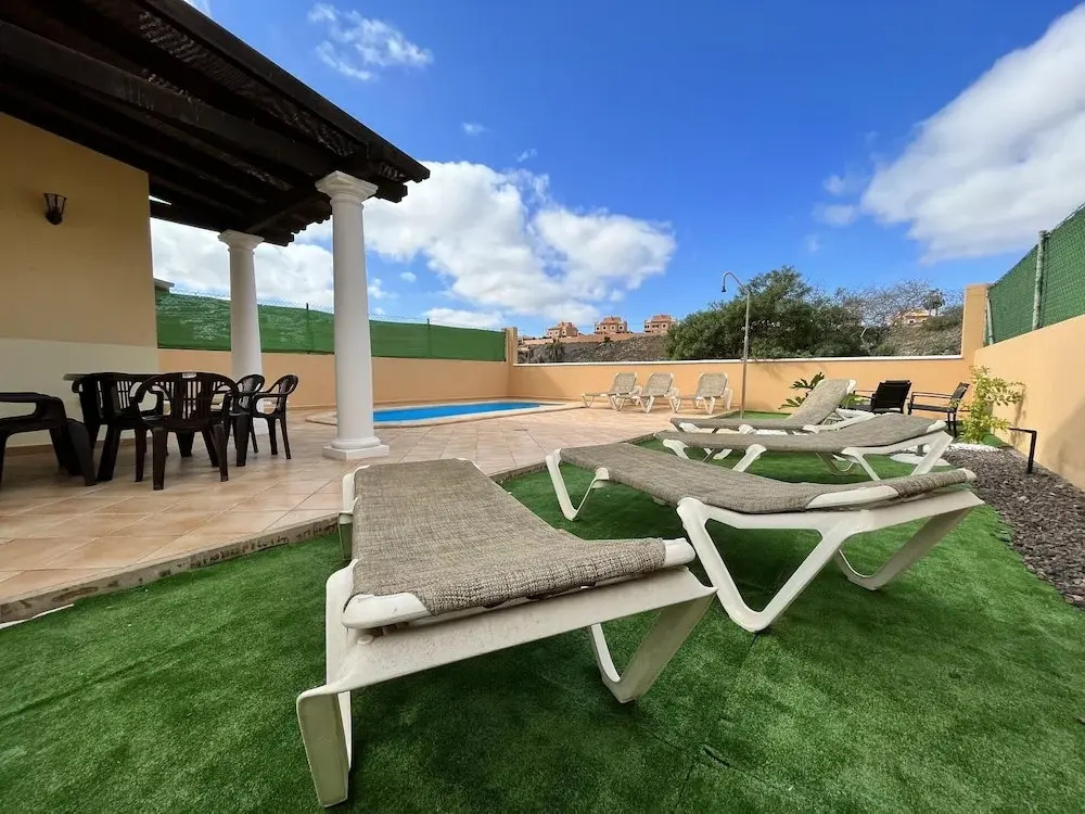 House - Sleeps 6 - Pool - Pet friendly