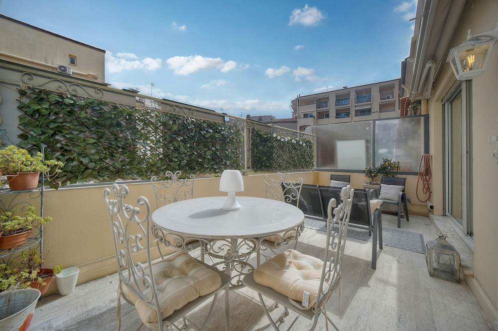 Ref 349416 in Cannes