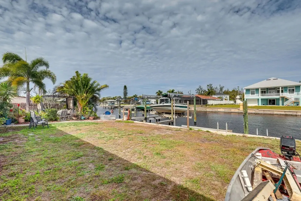 Private Hot Tub & Dock: Canal-front Ruskin Home