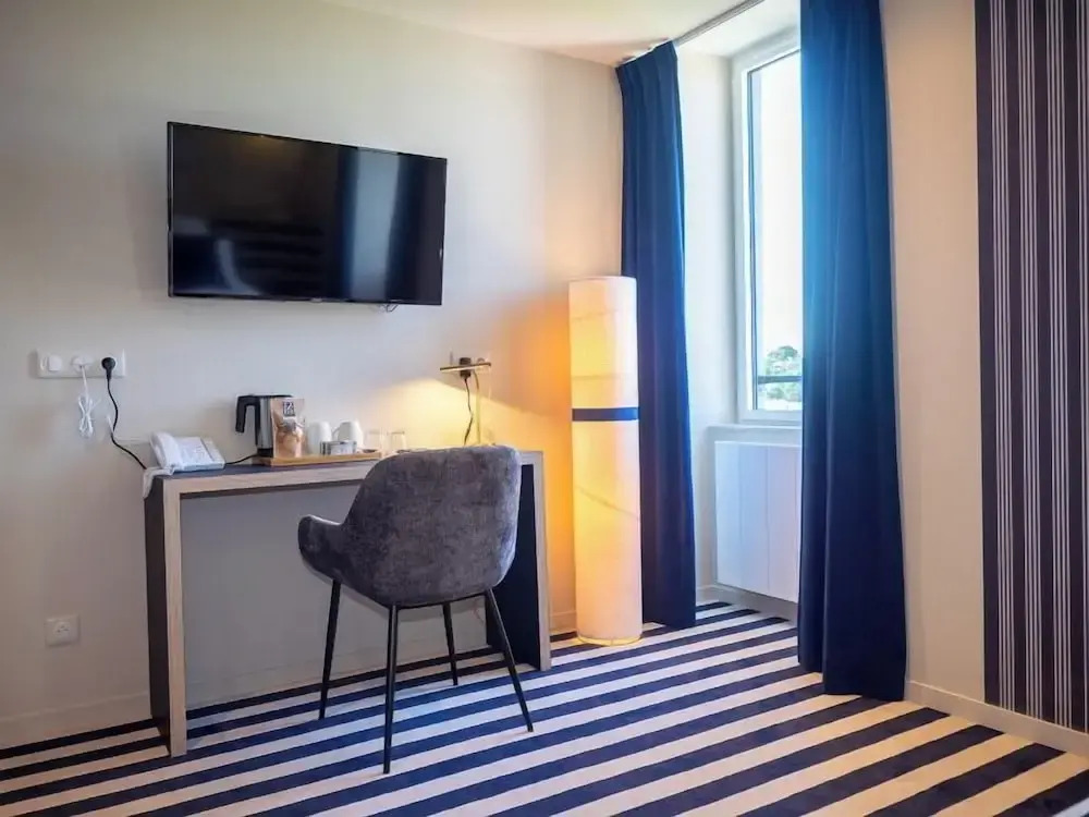 HOTEL LA MARINE