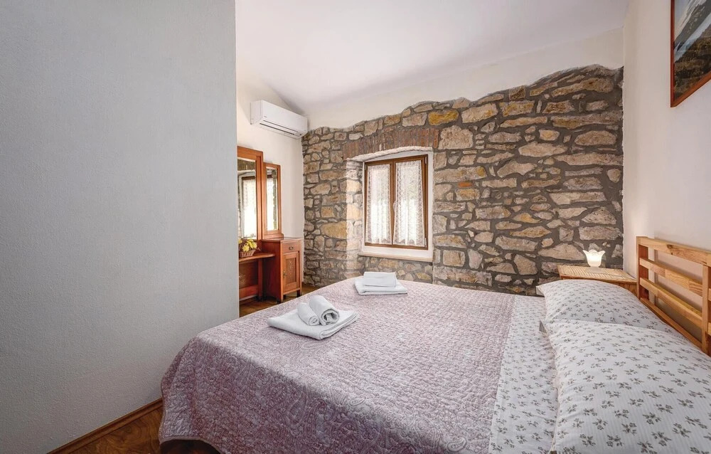 Nice Home In Nova Vas