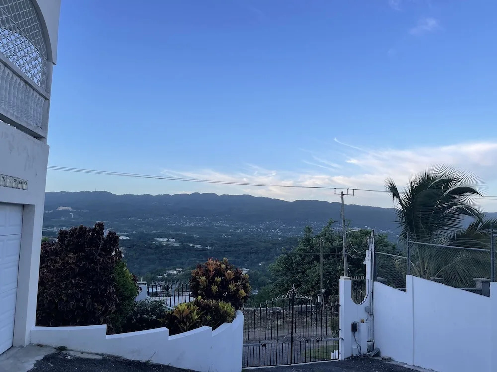Skyline Suites, Queen, Ocean Views 1 Bedroom Condo by RedAwning