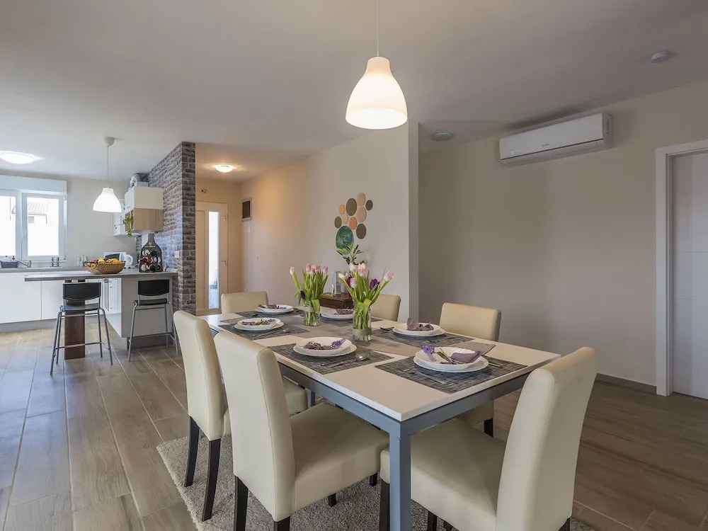 Charming Villa Frontera in Nova Vas With Private Pool for 7 People