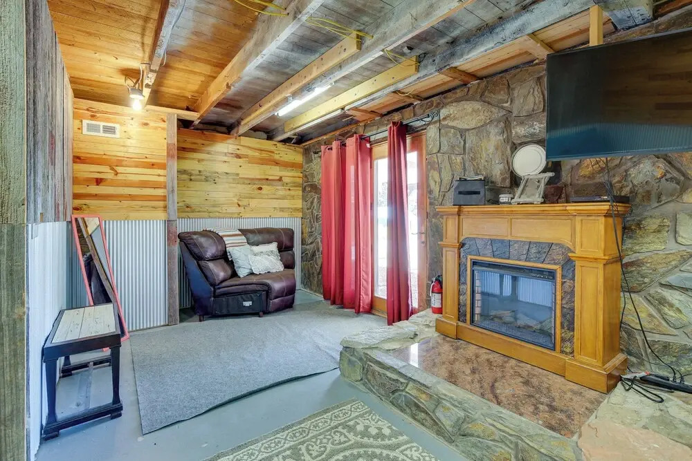 Lead Hideaway w/ Fireplace, Grill & New Deck!