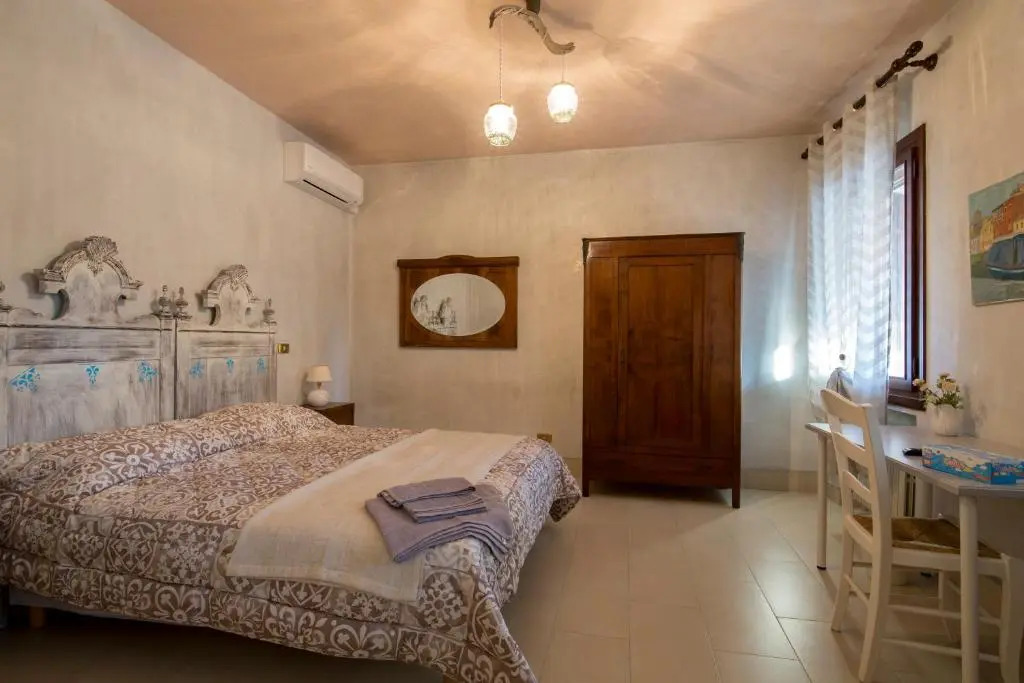 B&B LELLA