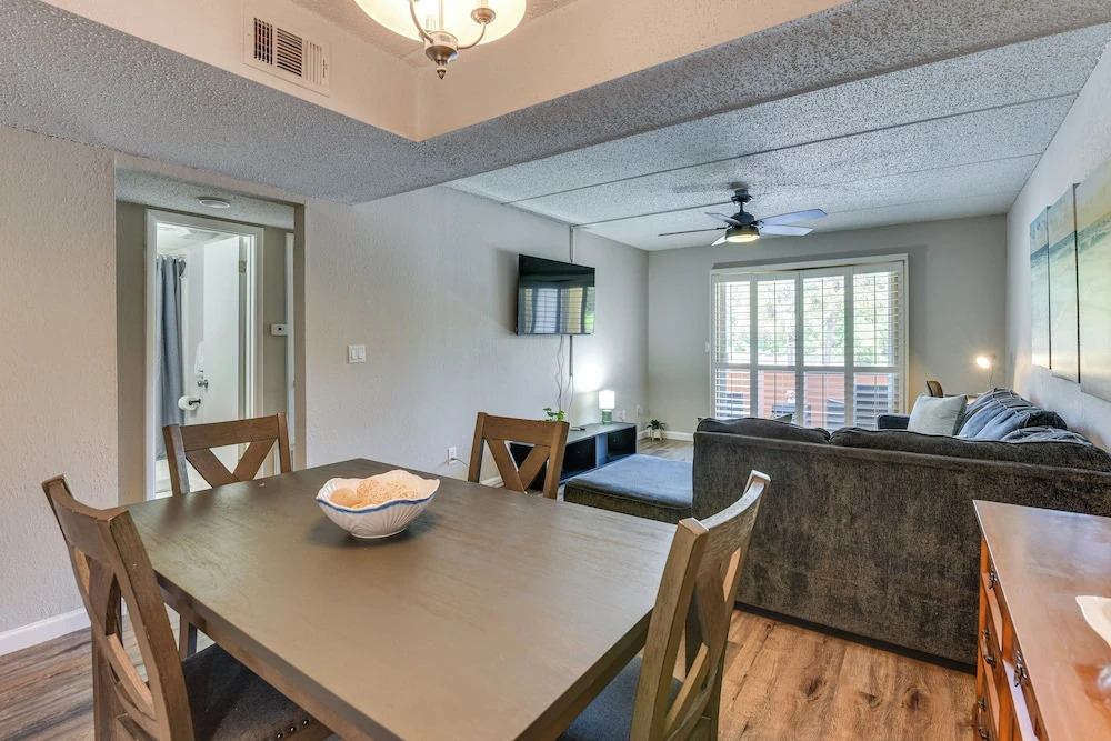 Dock Access! Condo 5 Mi to Okaloosa Island Beach