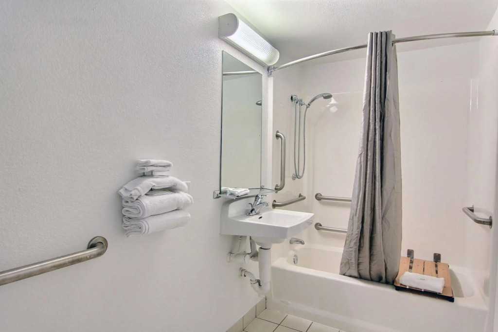Motel 6 Austin, TX - Central Downtown UT