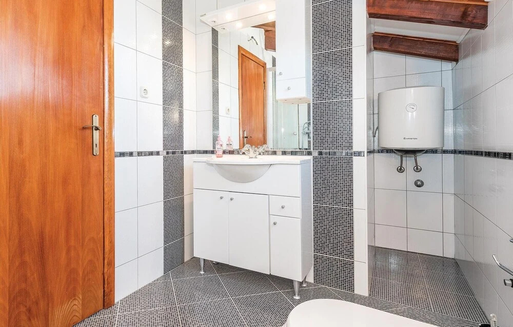 Awesome Home In Lozovac