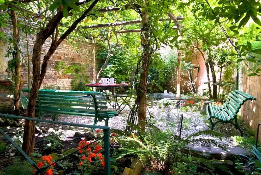 Rome With a Garden Delightful 1 Bedroom Apartment With Private Garden in Historic Trastevere