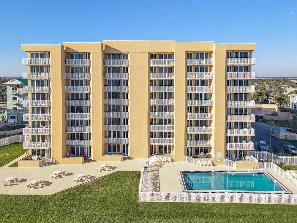 Oceania Beach Club 101