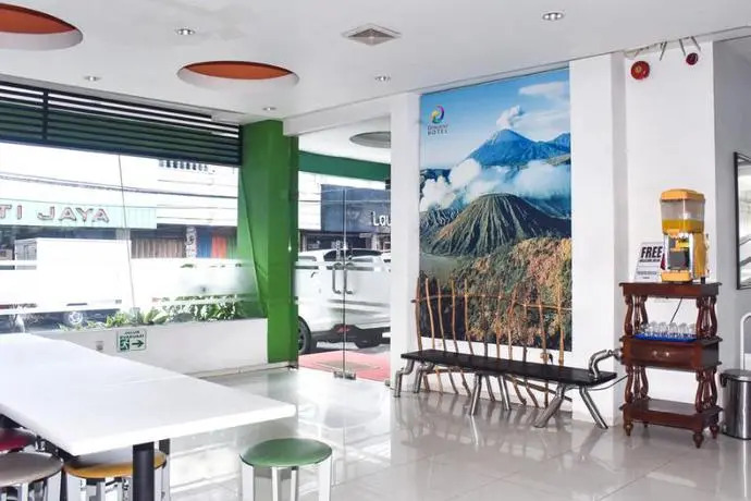 Reddoorz Plus Near Alun Alun Malang
