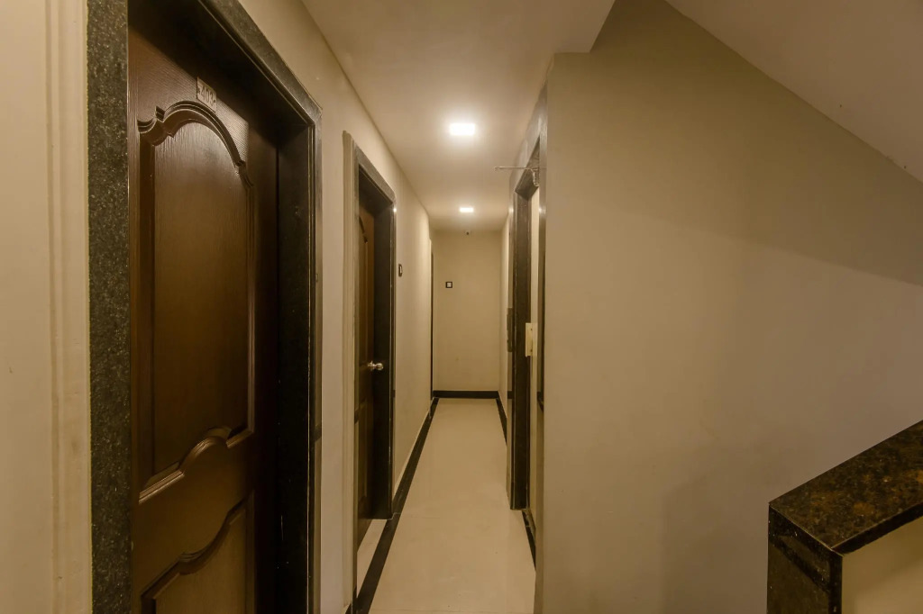 OYO 9748 Hotel Girgaon Palace