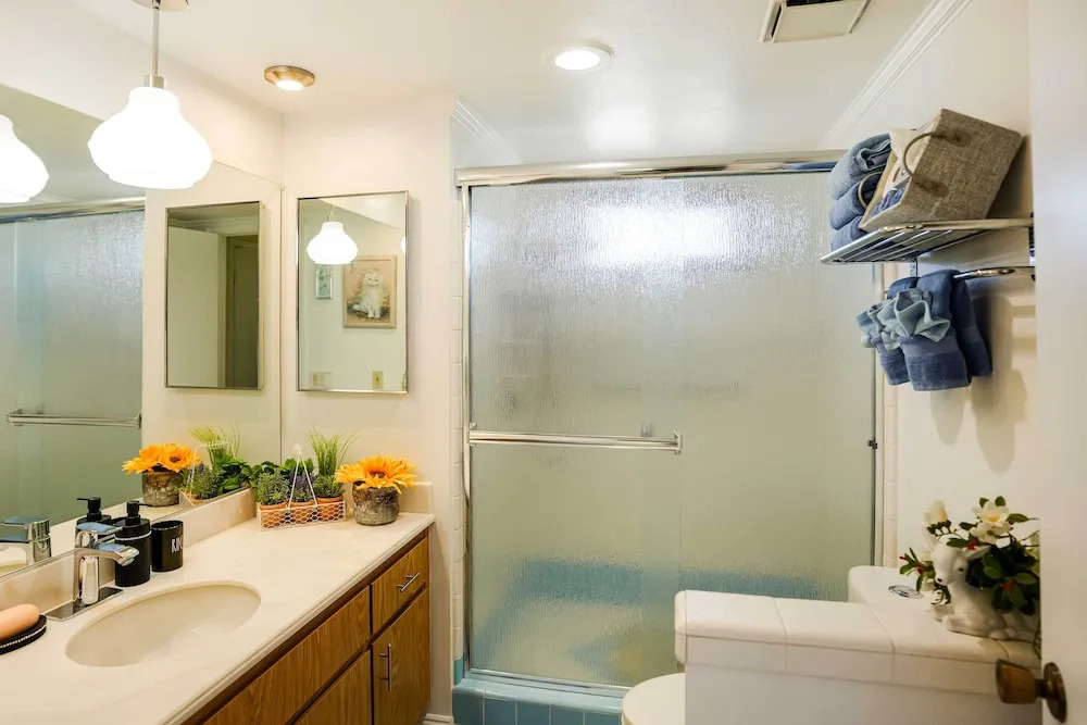 Golf Course View & Pool Access: Palm Desert Condo