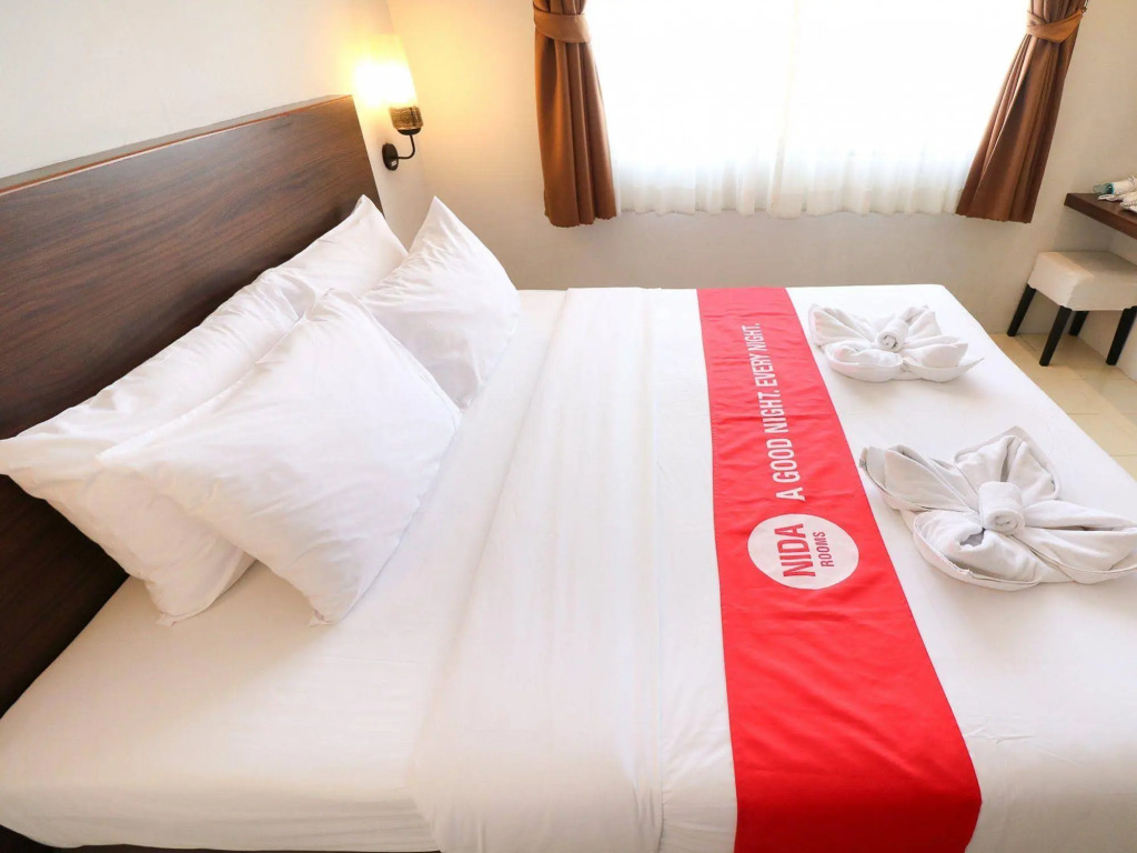 NIDA Rooms Bang Rak Emerald