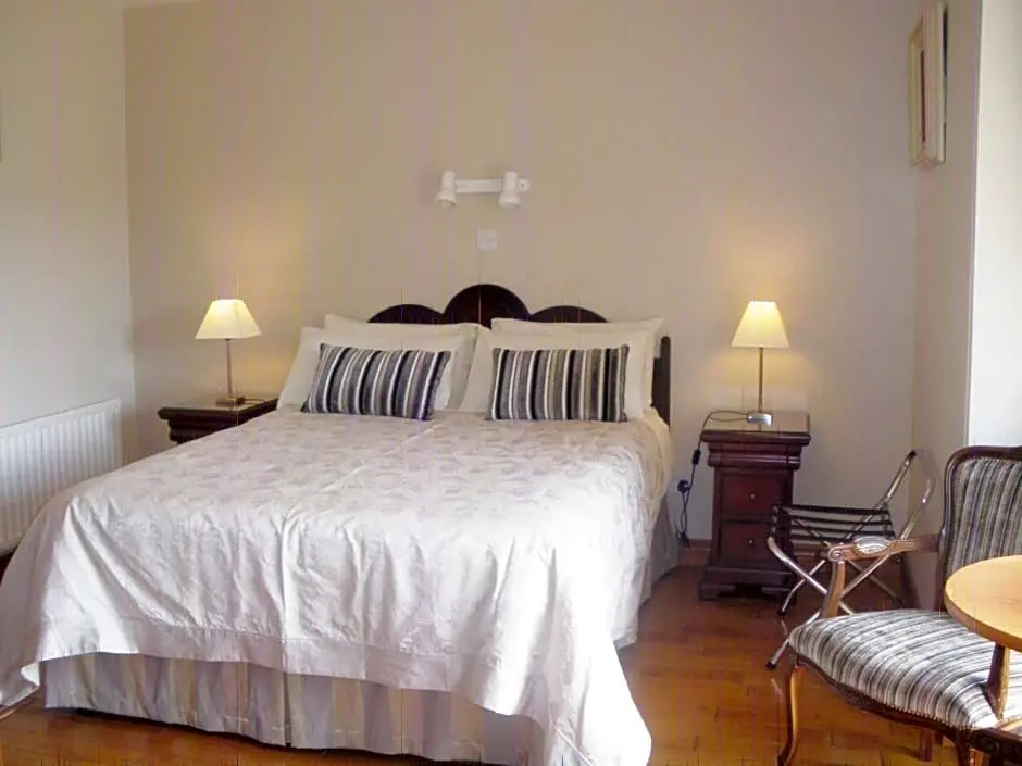 Redwood Country House & Apartments