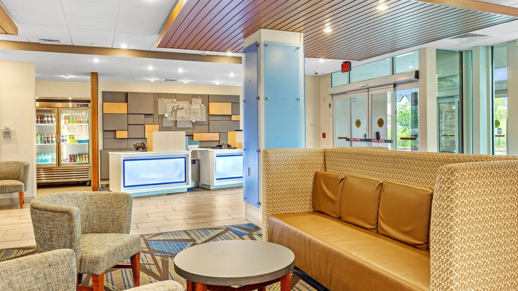 Holiday Inn Express & Suites Mobile - University Area by IHG