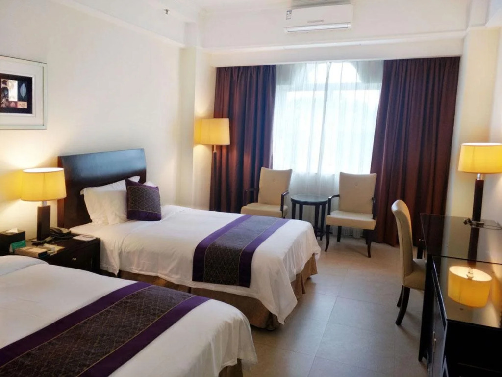 Clifford Golden Lake Hotel