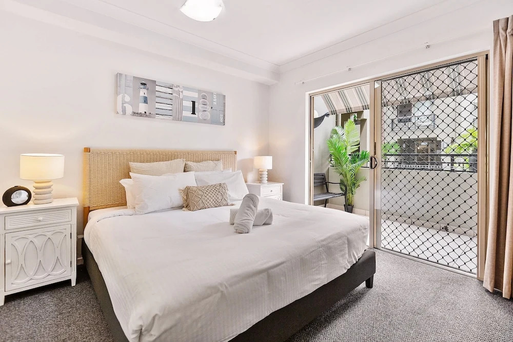 Lux Apartment Cairns - 9 Pools BBQ Gym
