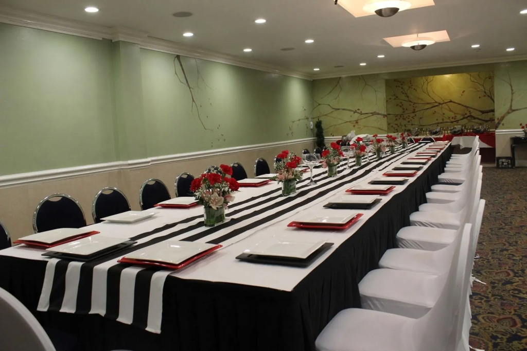 Courtleigh Hotel & Suites